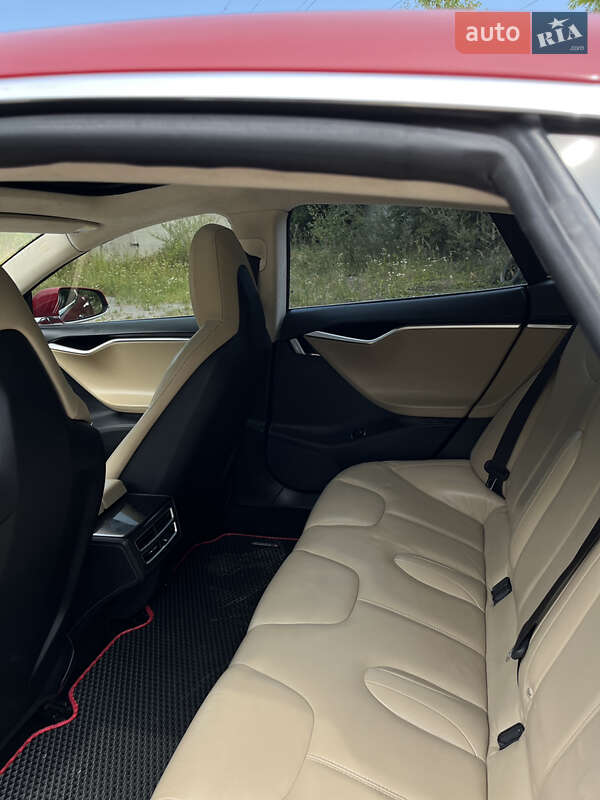 Лифтбек Tesla Model S 2015 в Стрые