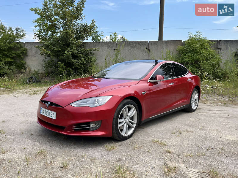 Лифтбек Tesla Model S 2015 в Стрые