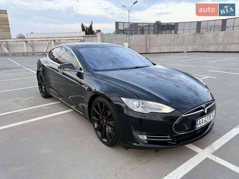 Лифтбек Tesla Model S 2014 в Киеве