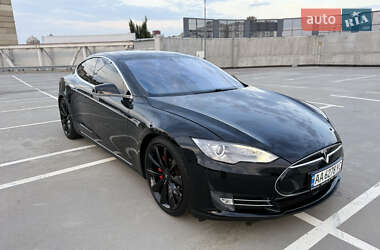 Лифтбек Tesla Model S 2014 в 