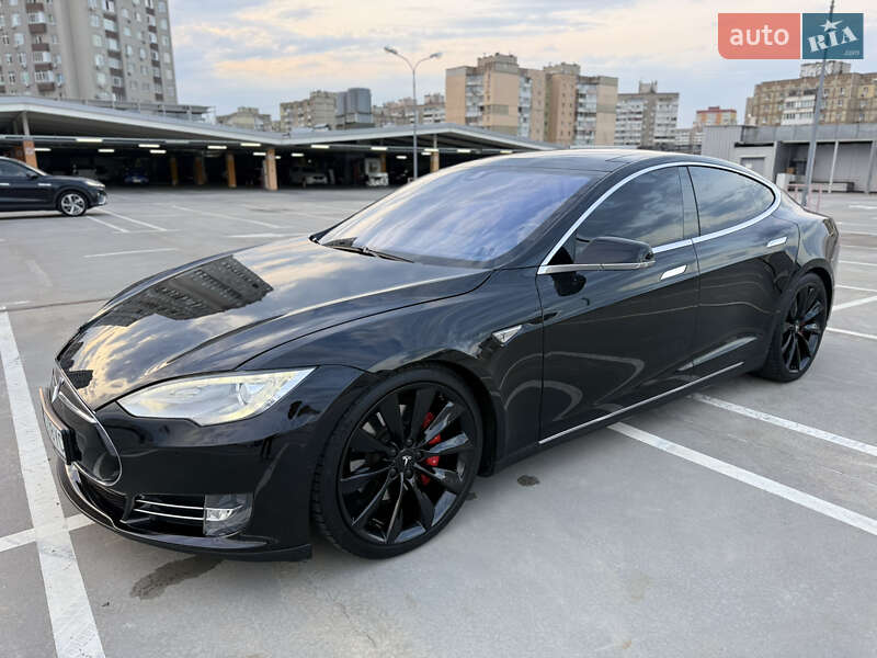Лифтбек Tesla Model S 2014 в Киеве