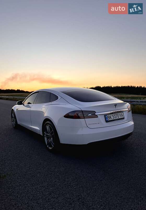 Лифтбек Tesla Model S 2014 в Ровно