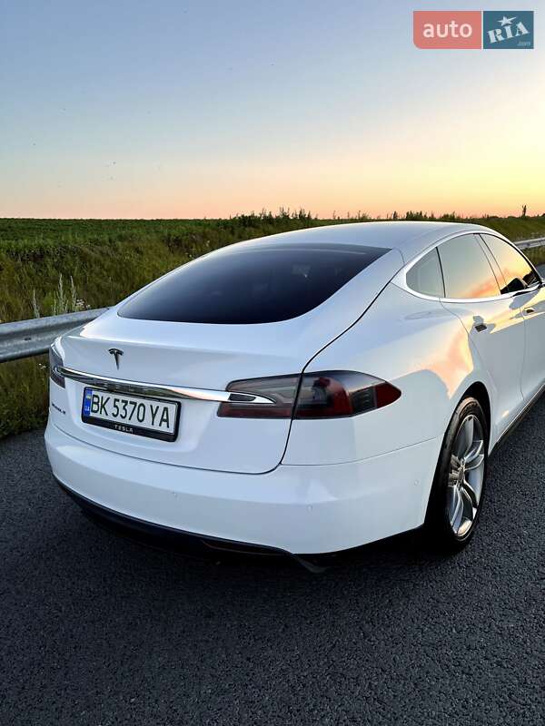 Лифтбек Tesla Model S 2014 в Ровно