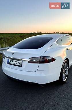 Лифтбек Tesla Model S 2014 в 