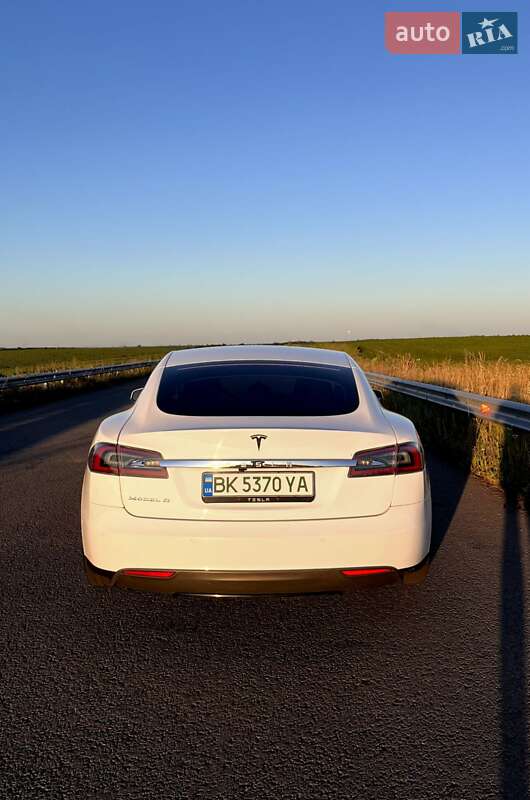 Лифтбек Tesla Model S 2014 в Ровно