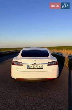 Лифтбек Tesla Model S 2014 в 