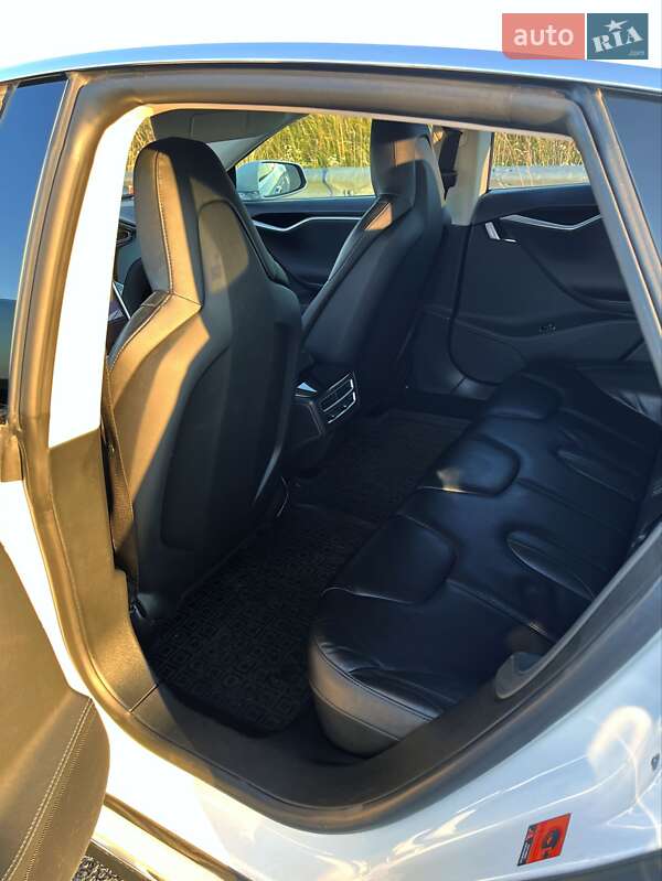 Лифтбек Tesla Model S 2014 в Ровно