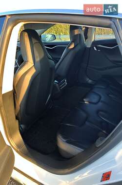 Лифтбек Tesla Model S 2014 в 