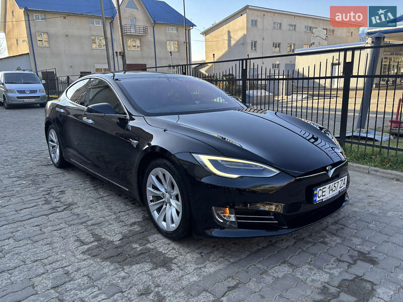 Ліфтбек Tesla Model S 2017 в Чернівцях