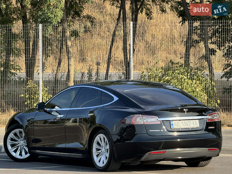 Ліфтбек Tesla Model S 2013 в Дніпрі