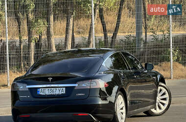 Лифтбек Tesla Model S 2013 в 
