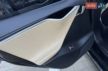 Лифтбек Tesla Model S 2013 в 