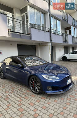 Лифтбек Tesla Model S 2016 в Львове