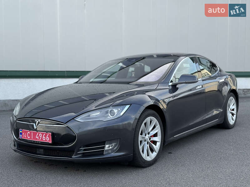 Лифтбек Tesla Model S 2015 в Виннице