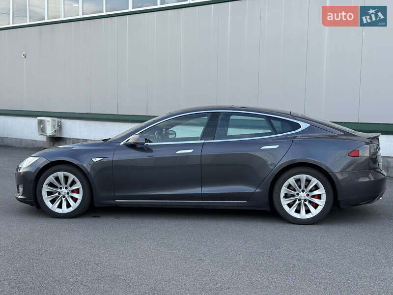 Лифтбек Tesla Model S 2015 в Виннице