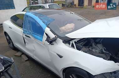 Лифтбек Tesla Model S 2015 в 