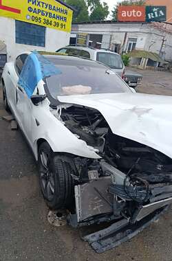 Лифтбек Tesla Model S 2015 в 