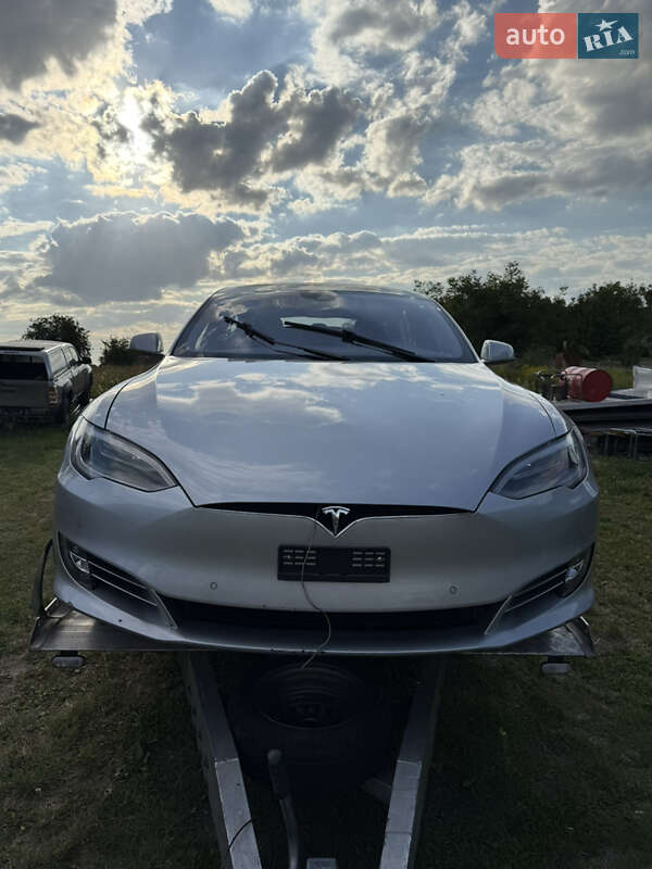 Ліфтбек Tesla Model S 2016 в Луцьку