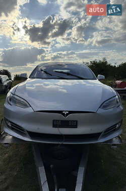 Лифтбек Tesla Model S 2016 в 