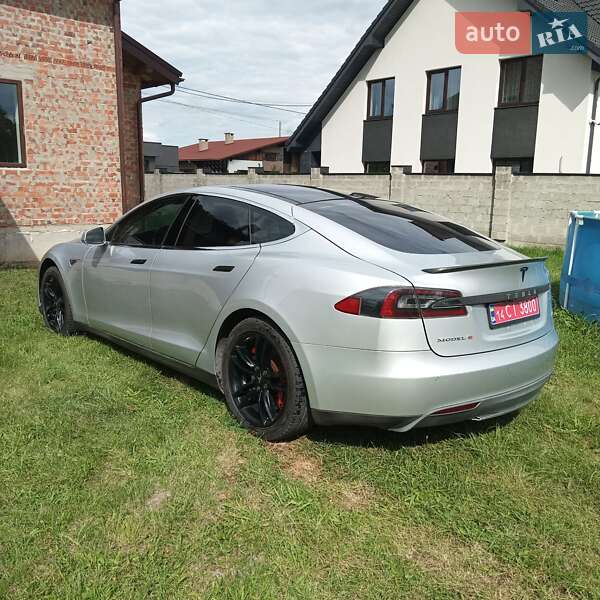 Лифтбек Tesla Model S 2013 в 