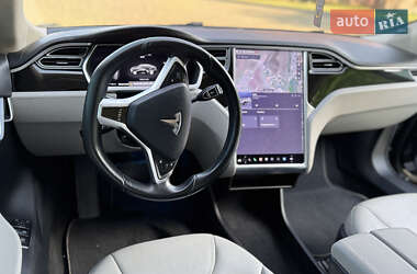 Лифтбек Tesla Model S 2013 в 
