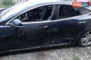 Лифтбек Tesla Model S 2013 в 