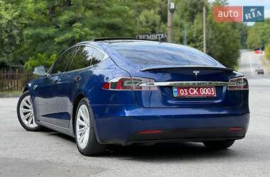 Лифтбек Tesla Model S 2017 в 