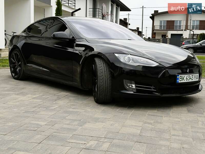 Лифтбек Tesla Model S 2016 в Ровно фото 5 Лифтбек Tesla Model S 2016 в Ровно