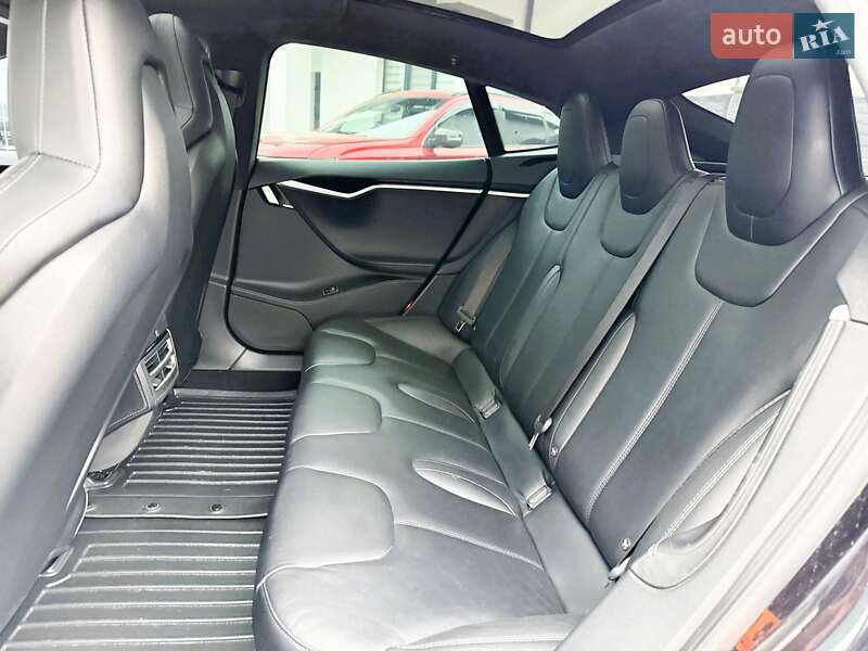Лифтбек Tesla Model S 2016 в Ровно фото 26 Лифтбек Tesla Model S 2016 в Ровно