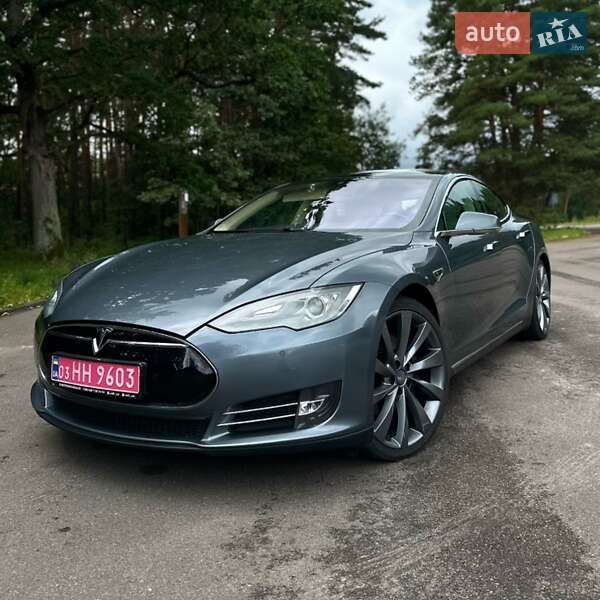 Tesla Model S 2014