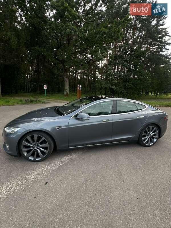 Ліфтбек Tesla Model S 2014 в Рівному