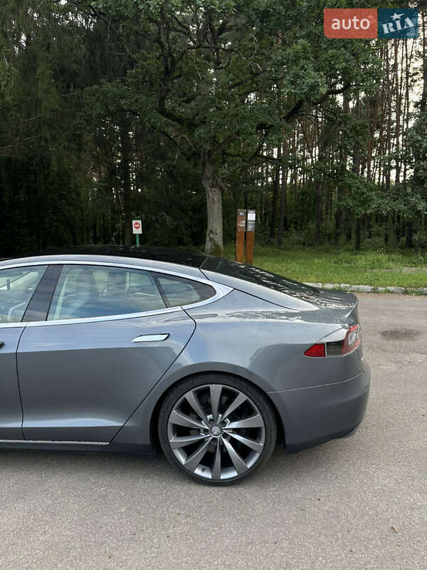 Ліфтбек Tesla Model S 2014 в Рівному