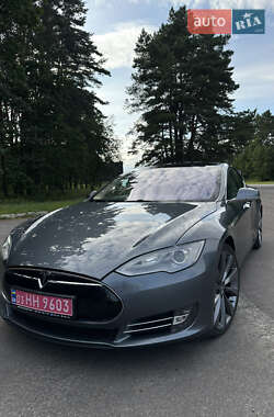 Лифтбек Tesla Model S 2014 в 