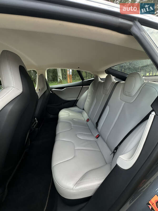 Ліфтбек Tesla Model S 2014 в Рівному