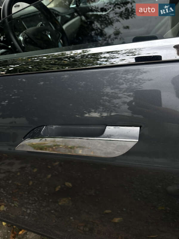 Ліфтбек Tesla Model S 2014 в Рівному