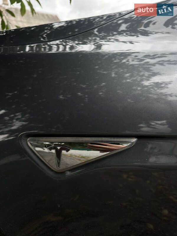 Ліфтбек Tesla Model S 2014 в Рівному