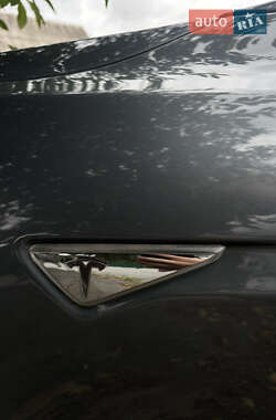 Лифтбек Tesla Model S 2014 в 