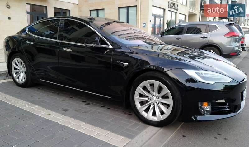 Ліфтбек Tesla Model S 2019 в Мукачевому
