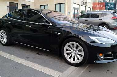 Лифтбек Tesla Model S 2019 в 