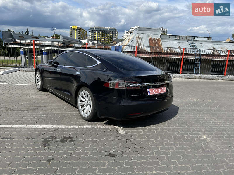 Лифтбек Tesla Model S 2017 в Львове