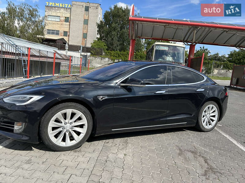 Лифтбек Tesla Model S 2017 в Львове