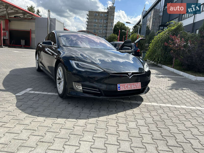 Лифтбек Tesla Model S 2017 в Львове