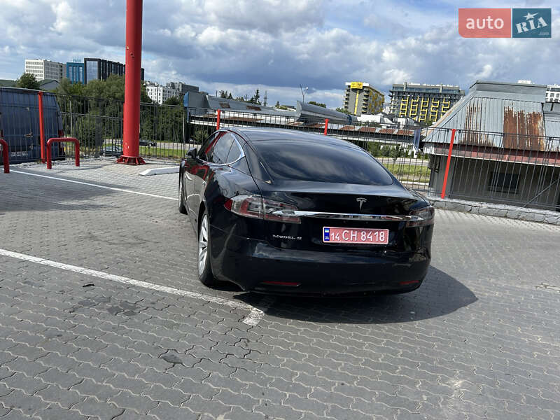 Лифтбек Tesla Model S 2017 в Львове