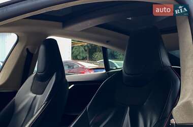 Лифтбек Tesla Model S 2013 в 