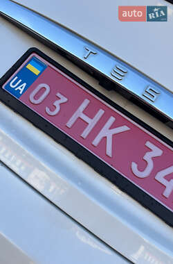 Лифтбек Tesla Model S 2012 в 