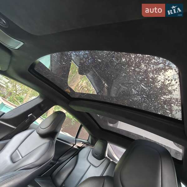 Лифтбек Tesla Model S 2016 в Виннице