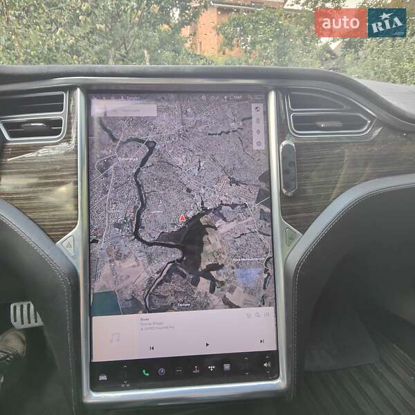 Лифтбек Tesla Model S 2016 в Виннице