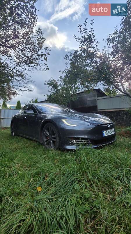 Лифтбек Tesla Model S 2016 в Виннице