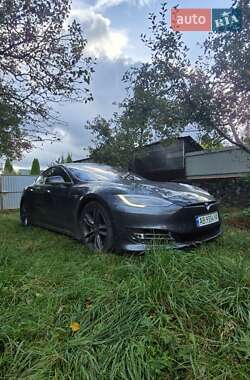 Лифтбек Tesla Model S 2016 в 