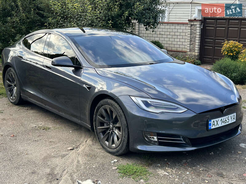 Ліфтбек Tesla Model S 2020 в 